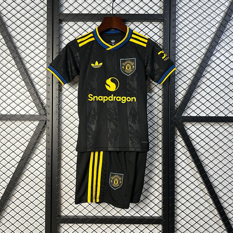 MU 25/26 – Kids Third Kit