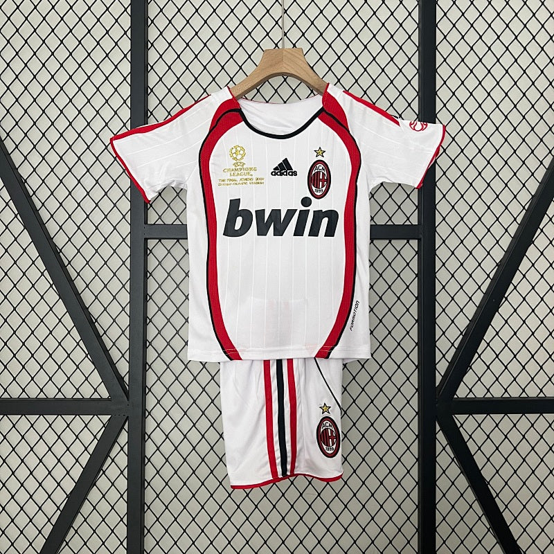 ACM 06/07 UCL – Kids Away Kit
